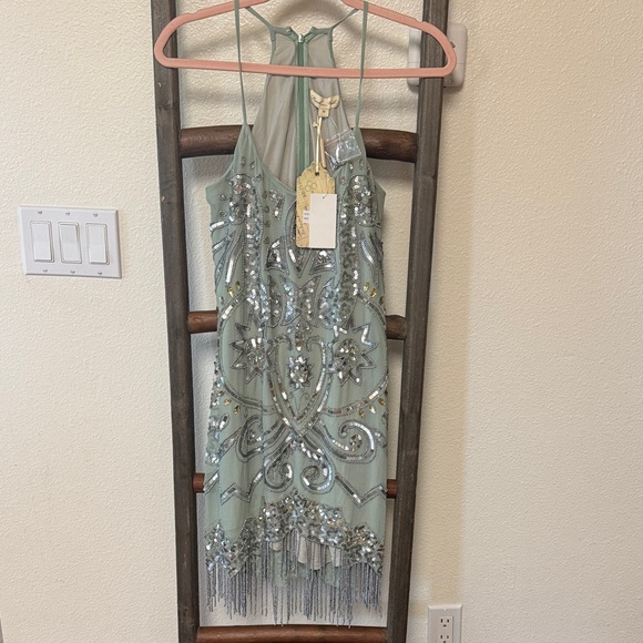 Chic Embroidered Midi Dress in Light Green - Picture 1 of 5